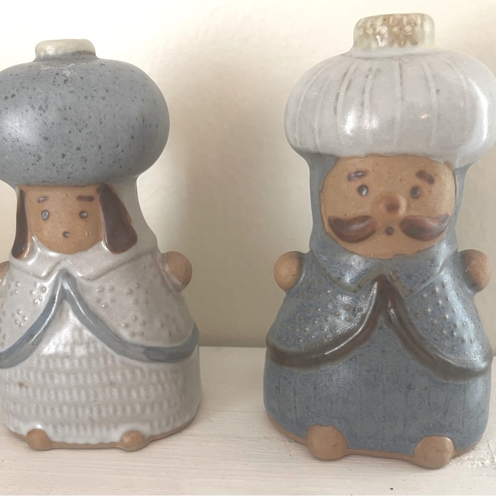 Vintage salt and pepper shakers -  cute couple
